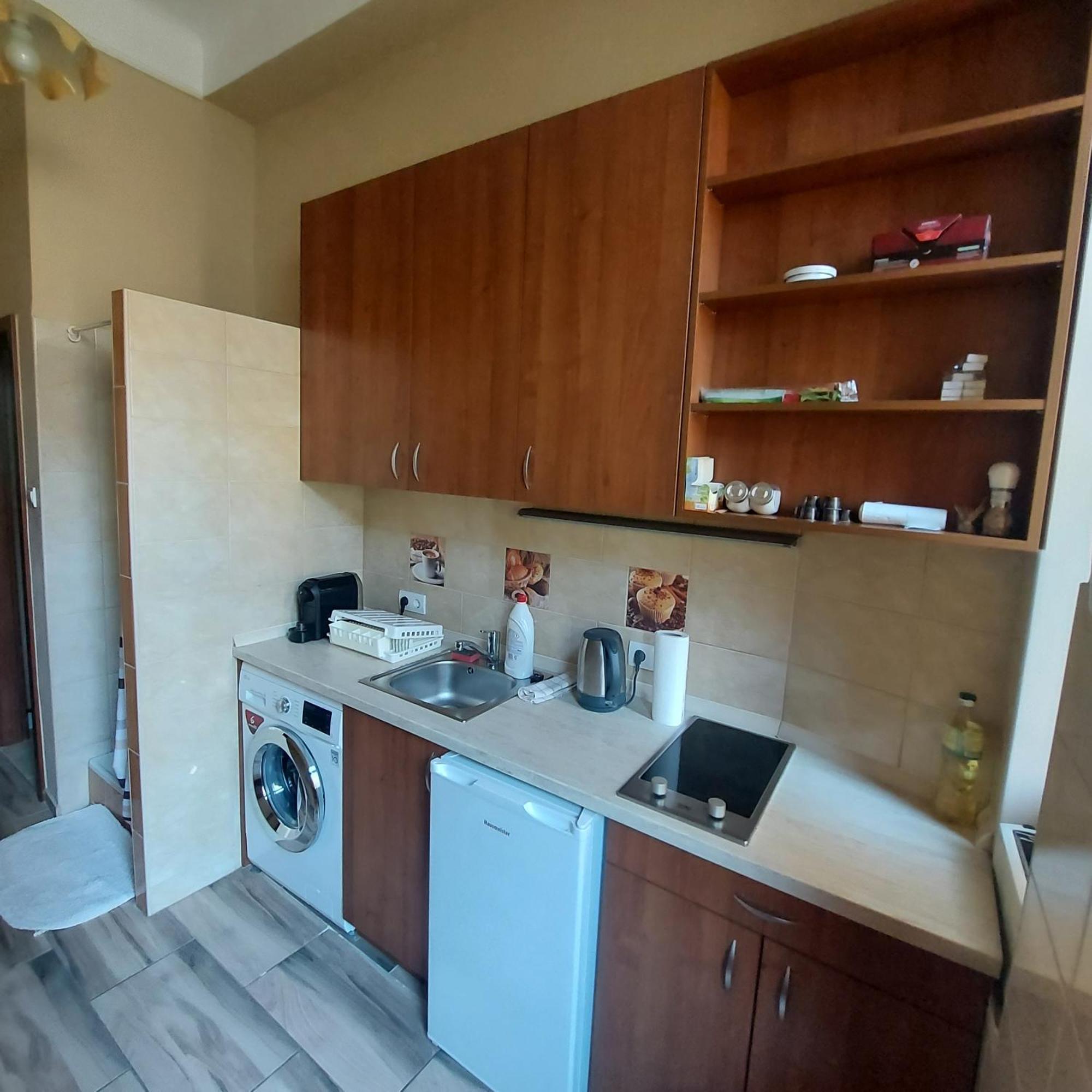 Cute Apartment Close To The Center Будапеща Екстериор снимка