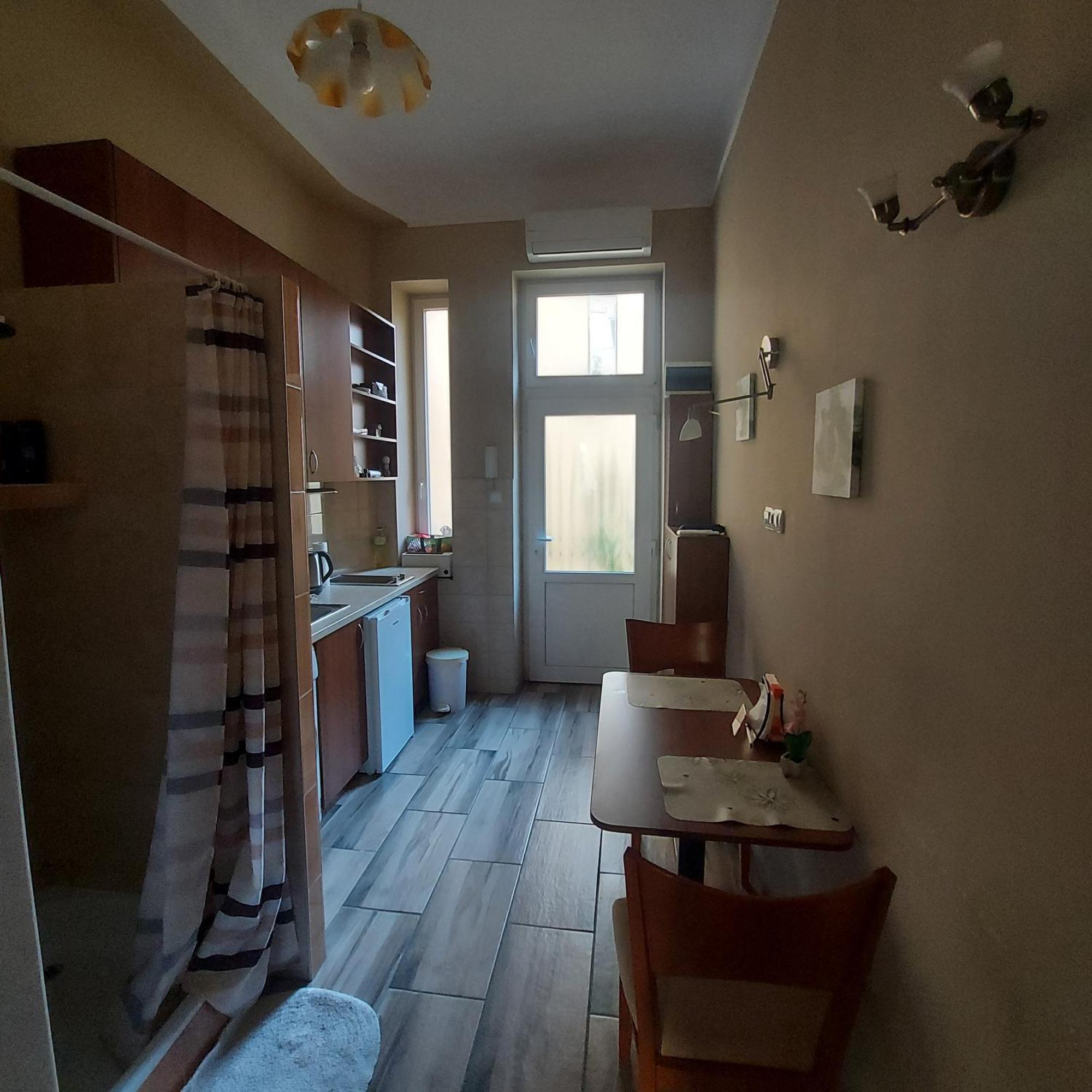 Cute Apartment Close To The Center Будапеща Екстериор снимка