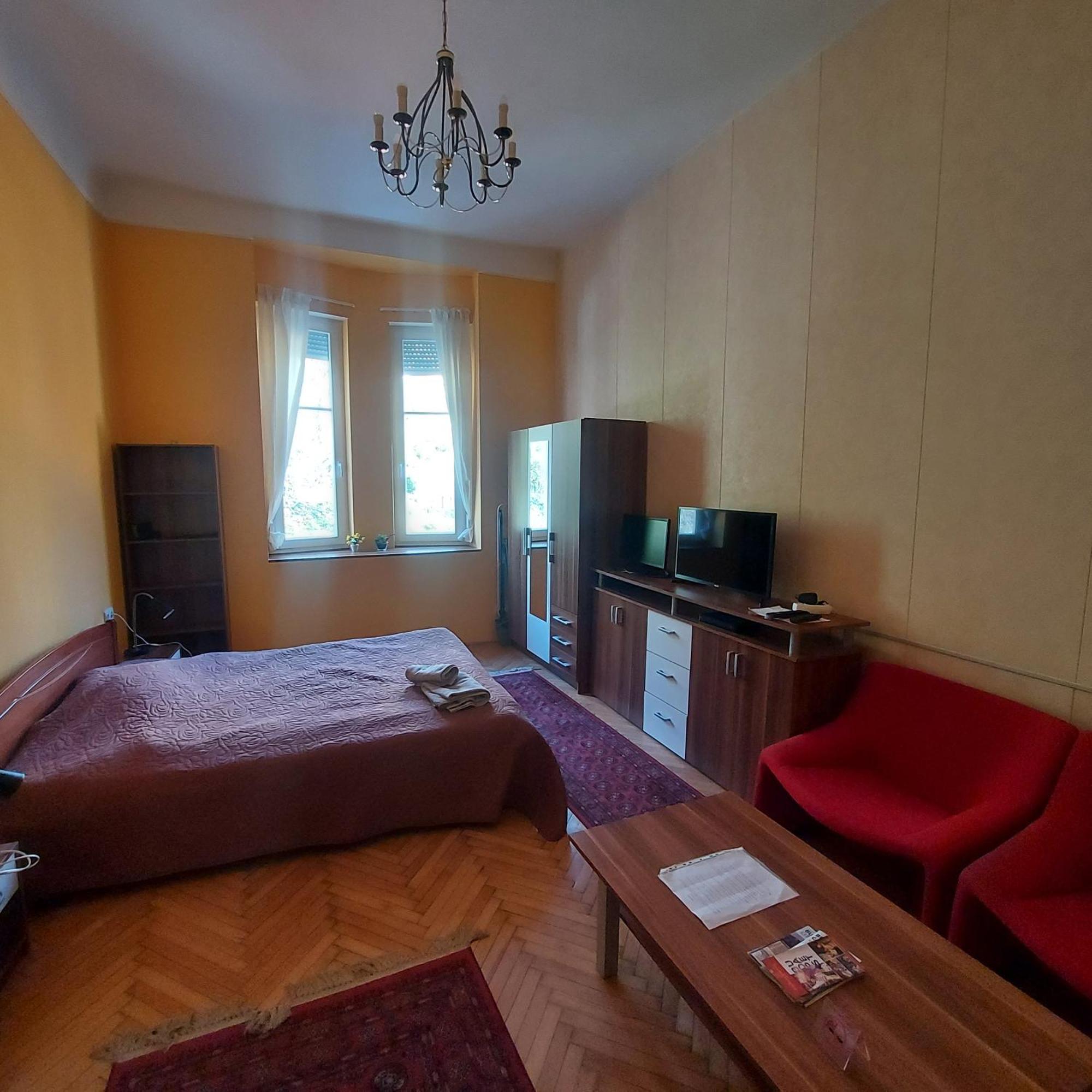 Cute Apartment Close To The Center Будапеща Екстериор снимка