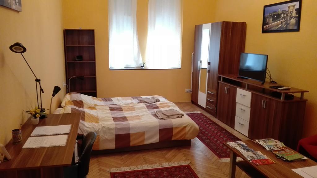 Cute Apartment Close To The Center Будапеща Екстериор снимка